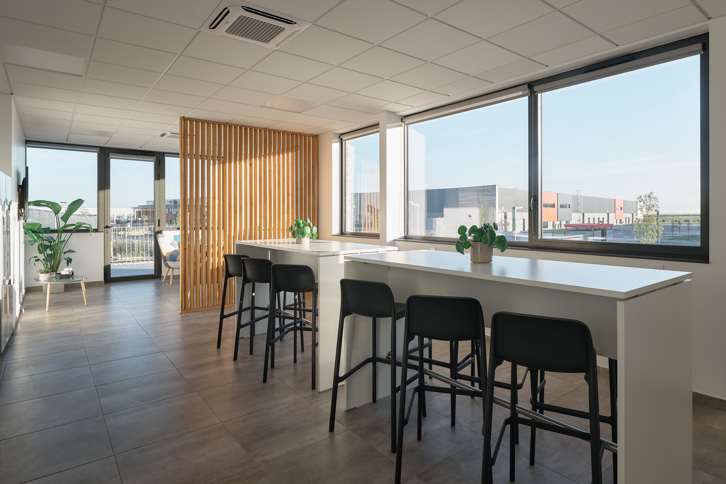 Aménagement intérieur Passage en arche et bureau